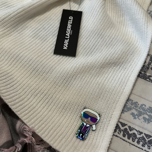 {NWT} $68 KARL LAGERFELD scarf - Picture 3 of 4